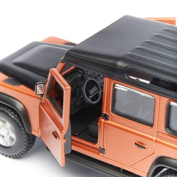 УЦЕНКА!!! Автомодель Bburago &mdash; Land Rover Defender 110 (1:32, оранжевый металлик) 18-43029 У18-43029OR фото